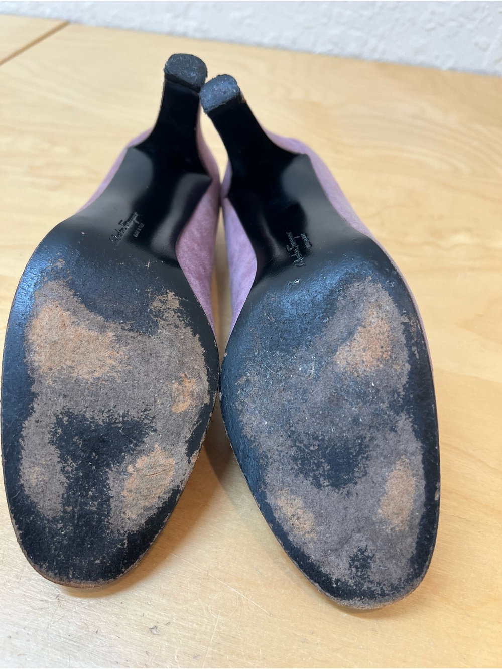 Salvatore Ferragamo Mauve Suede Bow Pump - Picture 6 of 7